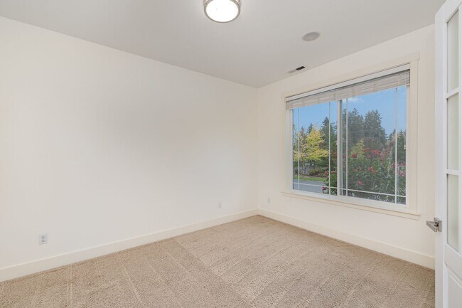 Foto del edificio - Beautiful Craftsman home available for ren...