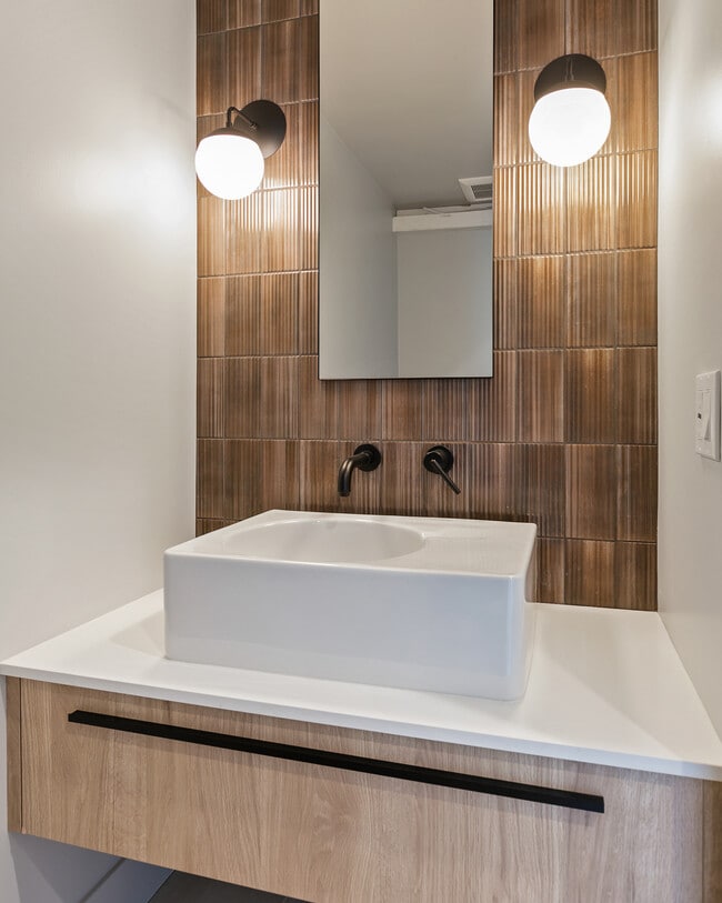 Building Photo - Archer