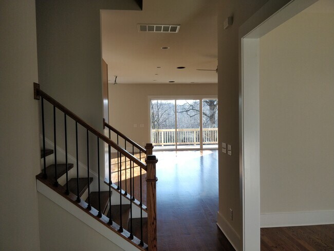 Front Door Entryway - 2039 Cartier Way