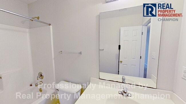 Photo - 3 Bedroom Townhome near Monkey Junction