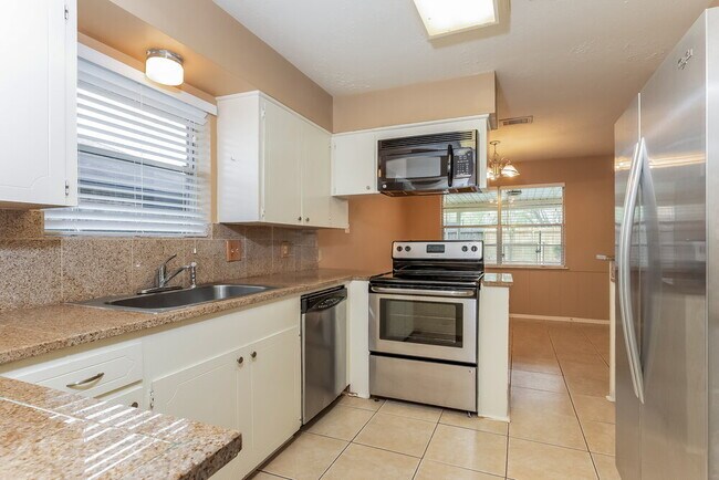 Building Photo - 5506 Cunningham Dr