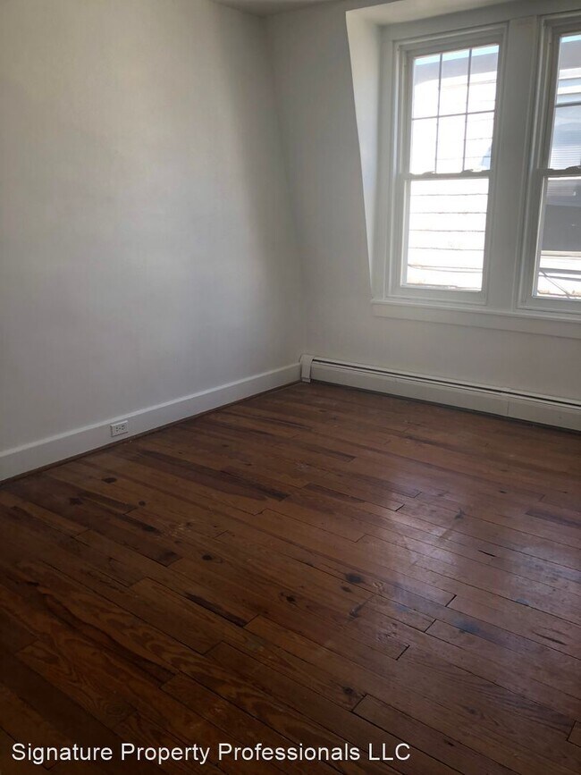 Building Photo - 3 br, 1 bath House - 2244 Reading Ave