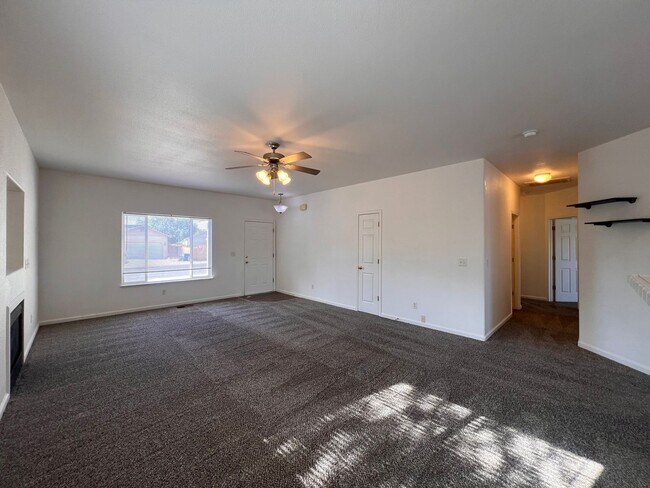 Foto del edificio - Mallard Estates 4 Bedroom, 2 Bath Home- Fallon, NV