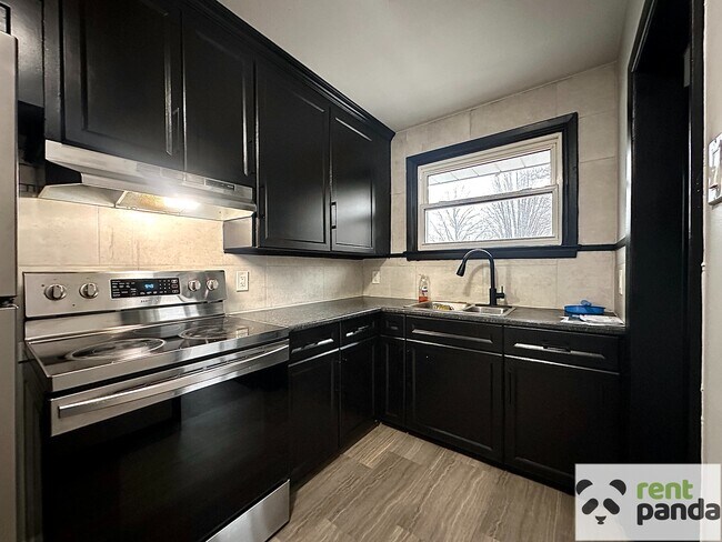 Building Photo - Baldwin Upper Unit