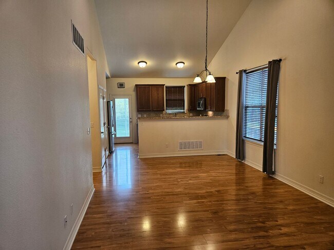 Foto del edificio - 4 Bed 3 Bath Home in Strasburg with a 3 Ca...