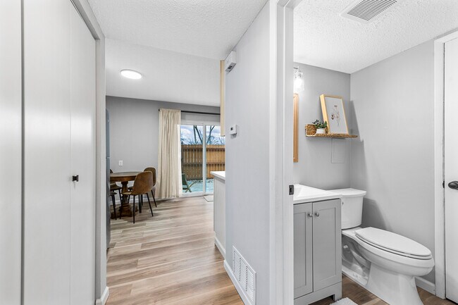 Foto del edificio - 1835 Mansard Dr