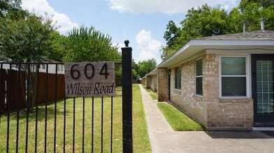 Building Photo - 604 Wilson Rd