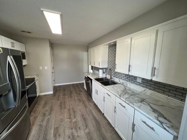 Foto del edificio - Fully remodeled home in desirable SW neigh...