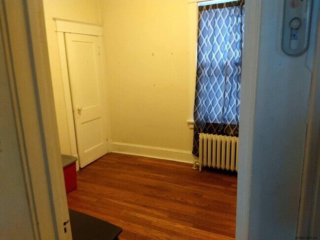 Building Photo - 847 Jay St