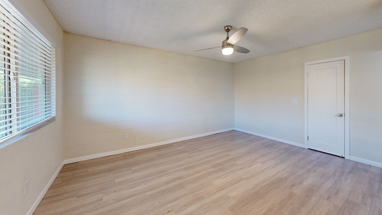 Photo - Tradewinds Apartments