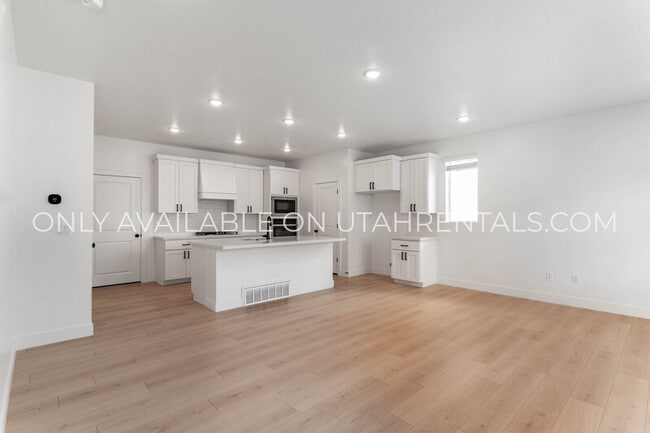 Building Photo - 76 S Moonlit Rd