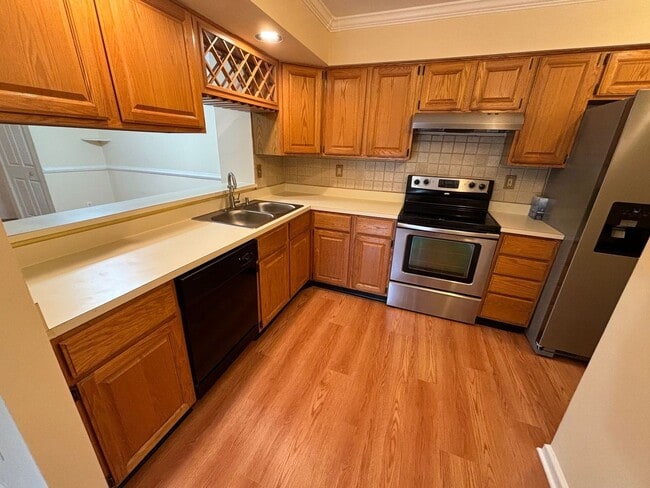 Photo - Updated - 2BD/2BA on 2nd floor with Balcony! House