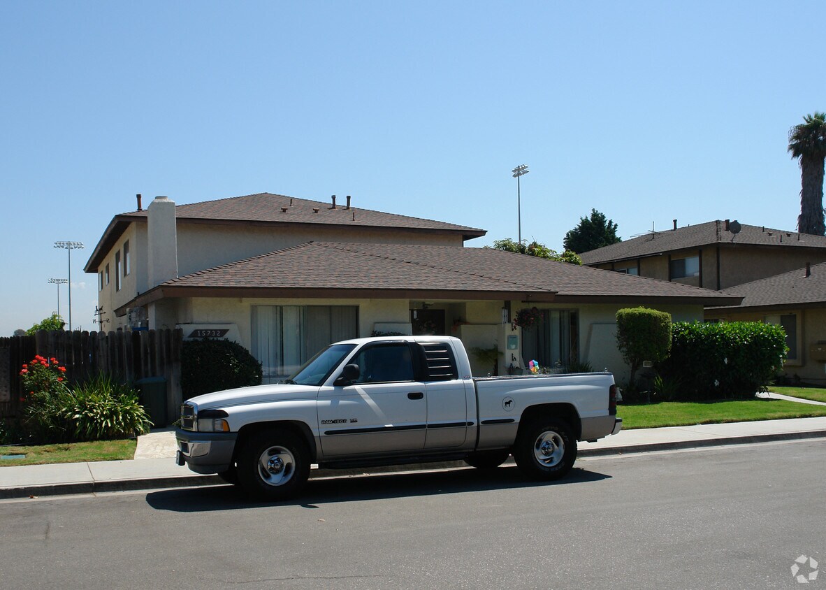 Building Photo - 15732 Taft Ln