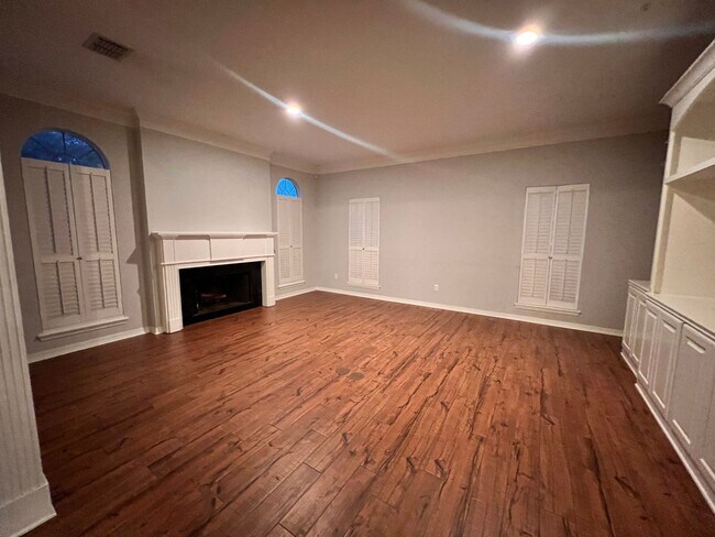 Building Photo - Gorgeous home in Greenacres -North Bossier... Close to Barksdale Air Force Base