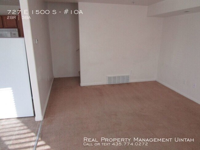 Building Photo - 2 bed 2.5 Bath Townhome in Sky Park II