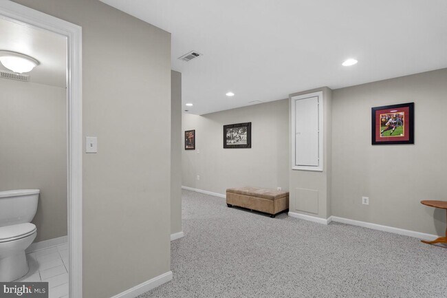 Building Photo - 9237 Broadwater Dr
