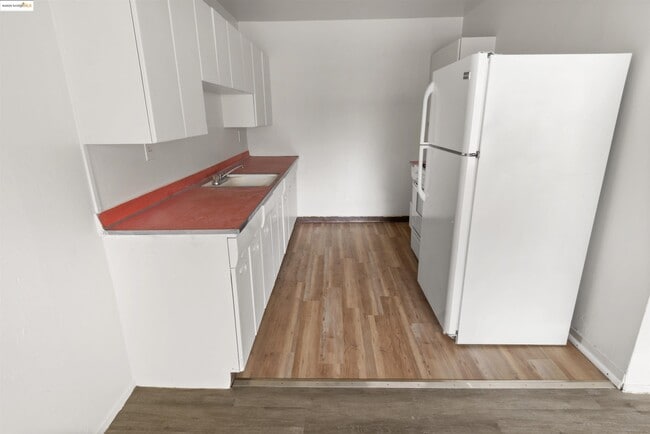 Building Photo - 2811 Nicol Ave