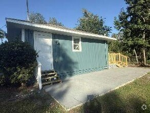 Building Photo - 1250 Lakeview Dr