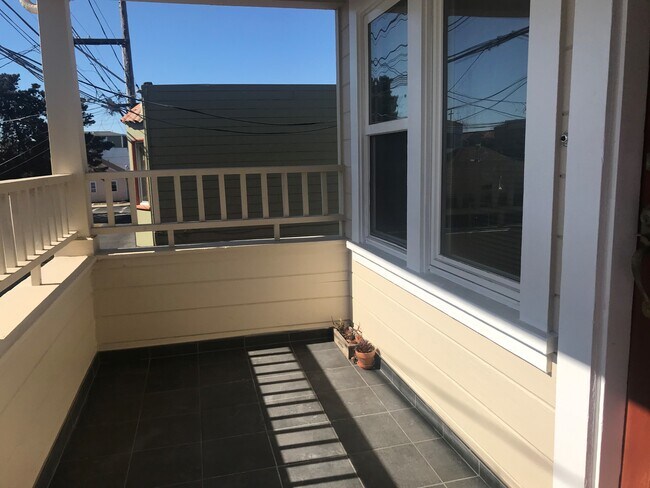 Front entrance - 564 4th Ln