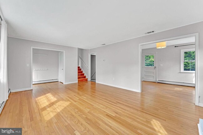 Building Photo - 71 Clearview Ave