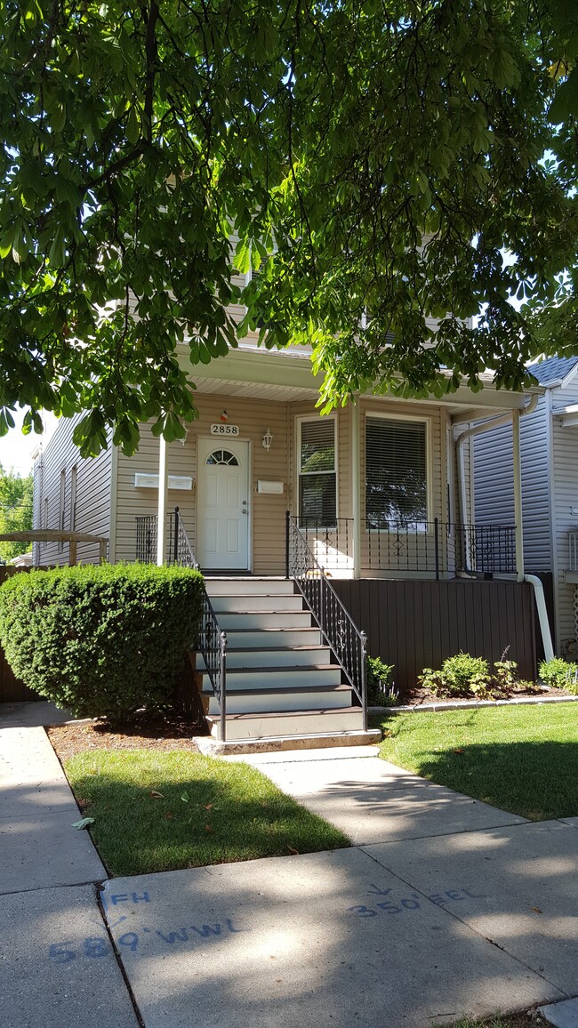 Front of House - 2858 W Henderson St Apartments