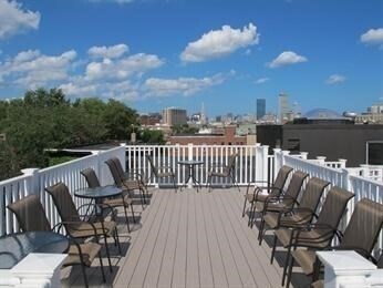 Foto del edificio - 1064 Beacon St