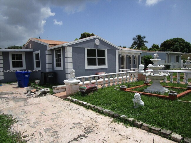 Building Photo - 2437 Dewey St