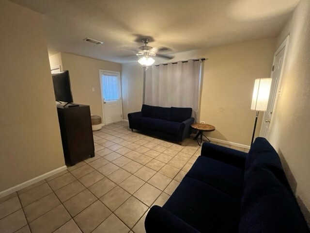 Building Photo - 208-216 Monarch Dr