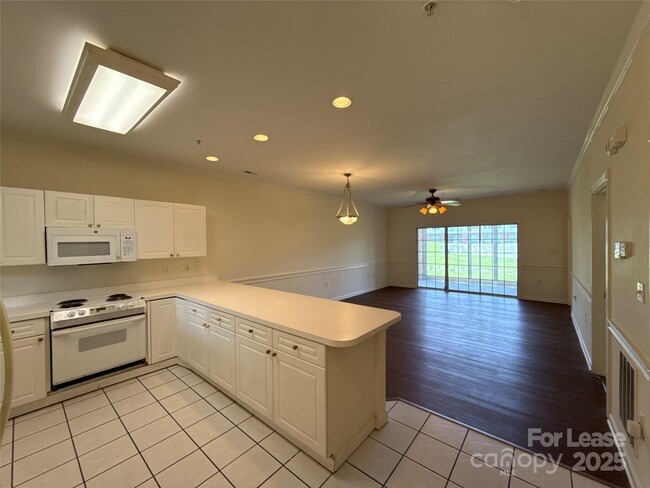 Foto del edificio - 9113 Meadow Vista Rd