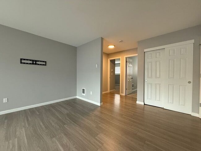 Building Photo - Spring Into Your New Apartment! - Get 1st Month Rent Free