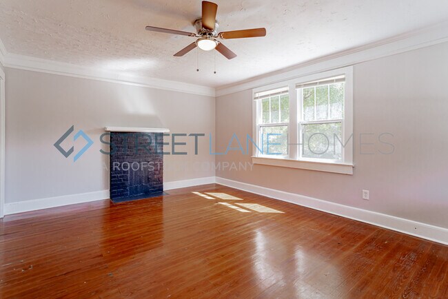 Building Photo - HOLIDAY SPECIAL! SIGN A LEASE BY NOVEMBER ...