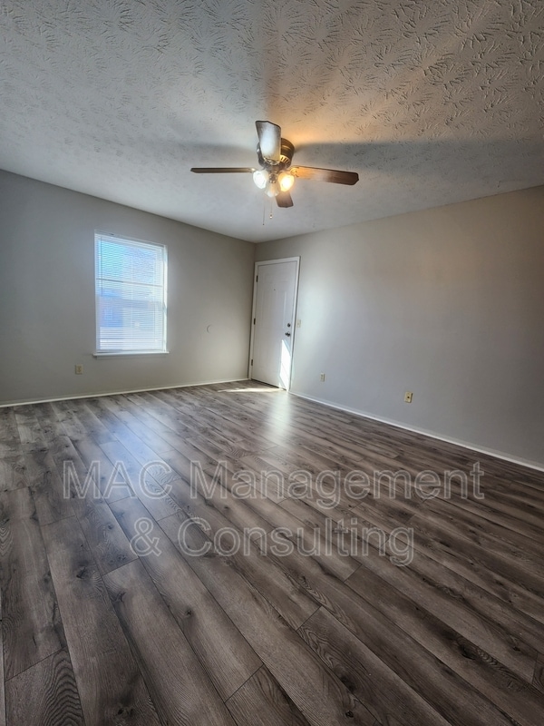 Foto del edificio - 1849 Summerhaven Ave