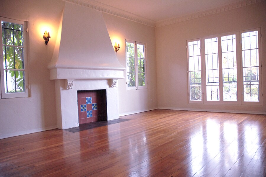 Living Area - 6016 Whitworth Dr