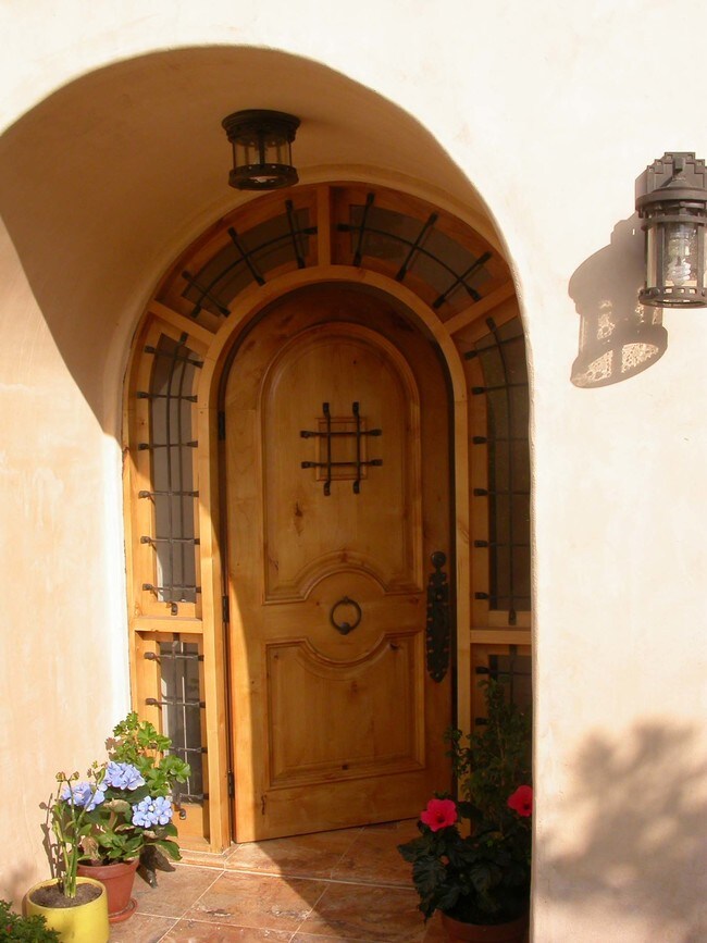 Main Entry - 12843 Landale St