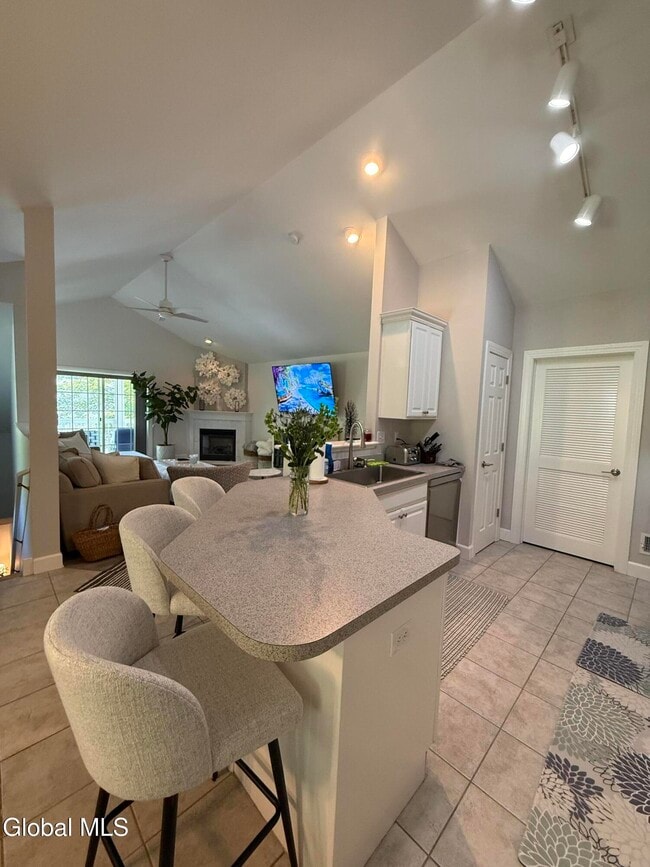 Building Photo - 324 Ballston Ave