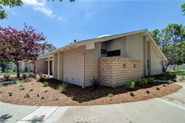 Foto del edificio - 8566 Fallbrook Cir