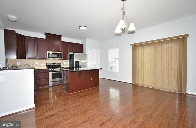 Foto del edificio - 7515 Hearthside Way