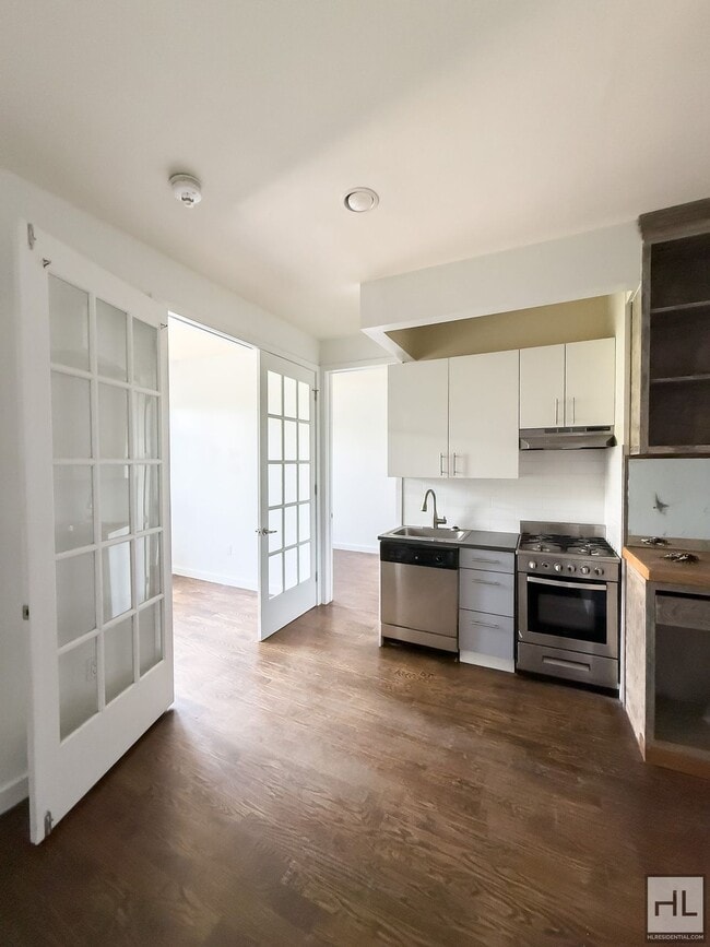 Building Photo - EASTERN PARKWAY / Renovated 2-Bedroom in P...