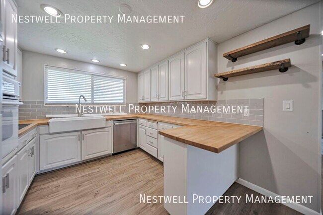 Building Photo - 1554 Beechwood Cir