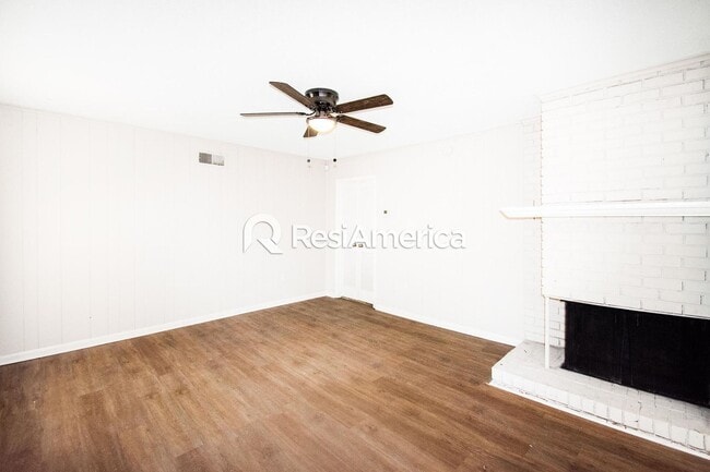 Building Photo - FULLY RENOVATED home in great part of 38135!