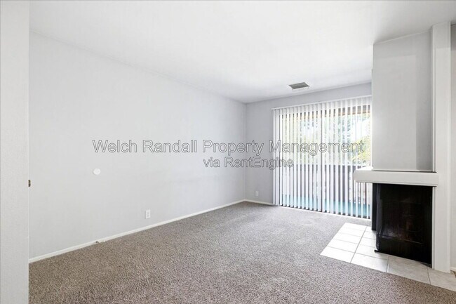 Building Photo - 6871 Countrywoods Cir