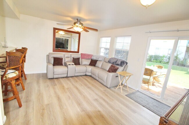 Foto del edificio - Nicely Remodeled and Furnished 2 Bed 2 Bat...