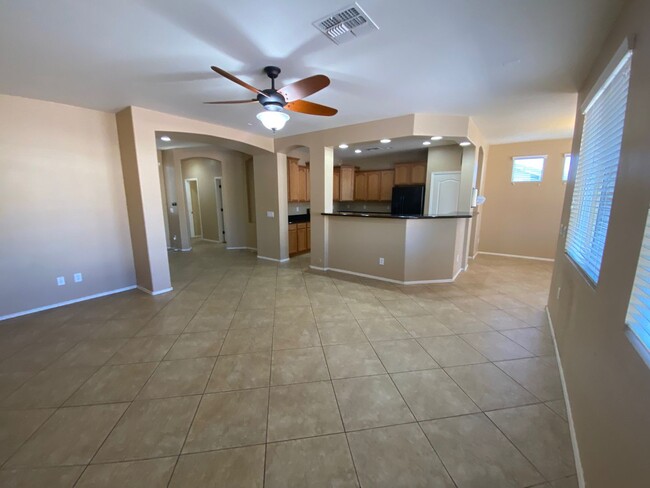 Building Photo - Luxe Living in Laveen!