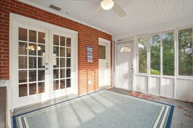 Building Photo - Spacious 3-Bedroom, 1-Bathroom Home in Sav...