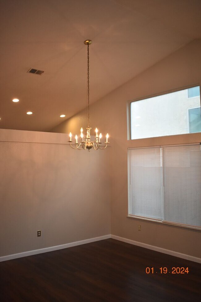 Building Photo - Nice Three Bedroom Home in Weston Ranch wi...