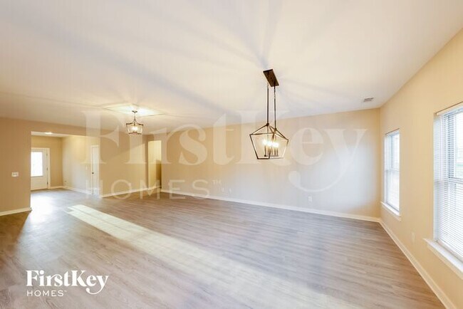Foto del edificio - 192 Lakewood Ln