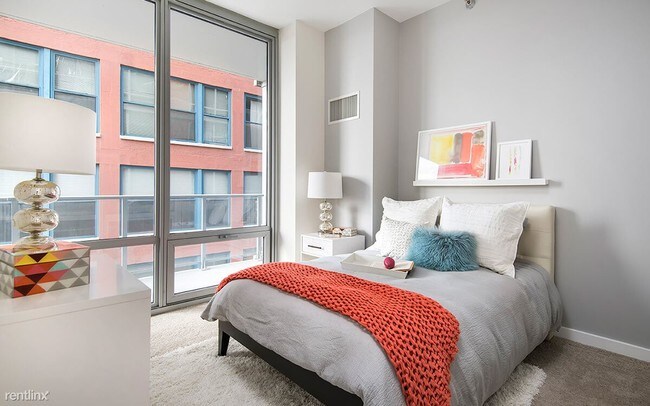 Foto del edificio - 2 br, 2 bath Apartment - 642 S Clark St 404