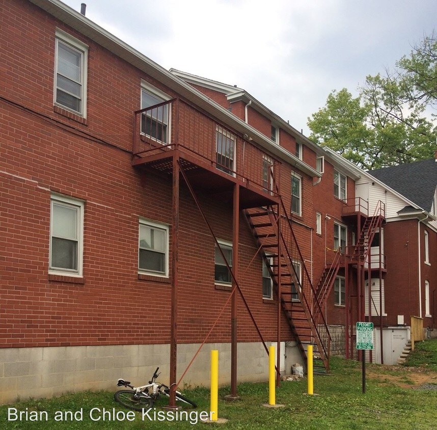 Foto del edificio - 720-728 W College Ave