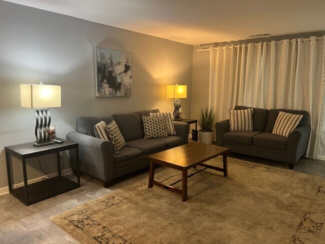 Foto del edificio - Updated First Floor, One Level Condo - Wal...
