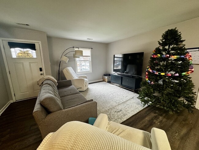 Building Photo - 610 Winchester Rd